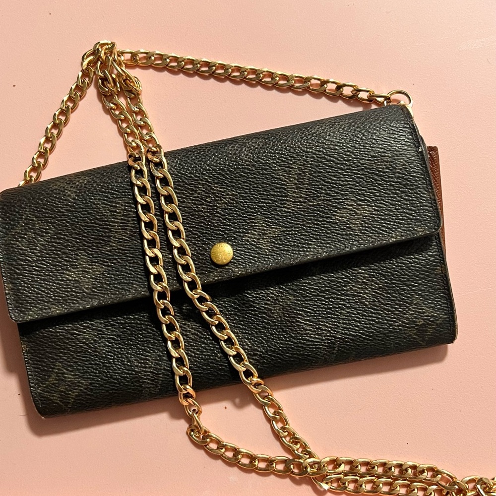 L V WALLET ON CHAIN